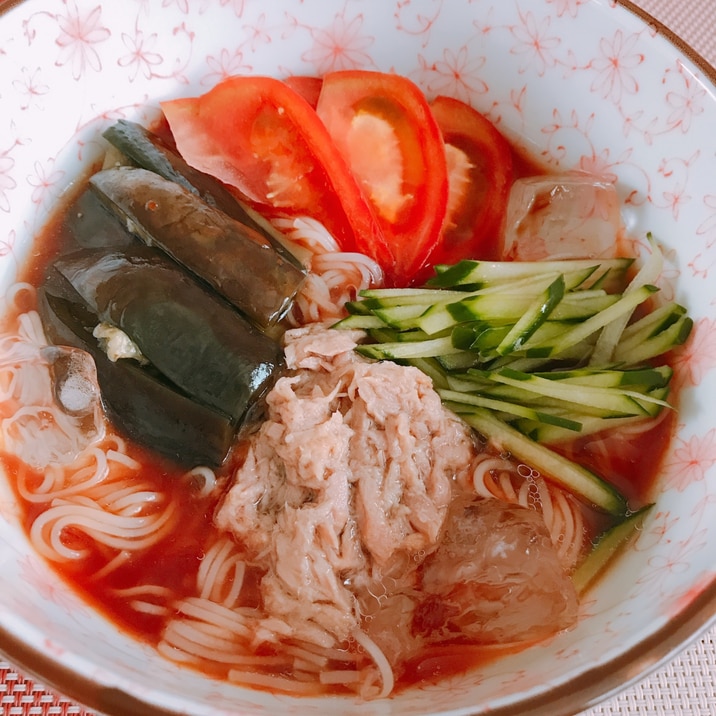 トマトジュースのぶっかけそうめん